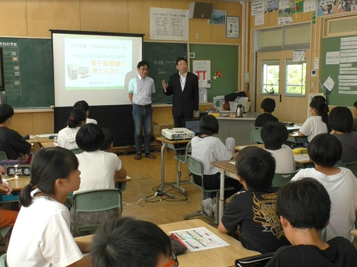 The lecturer from the Tohoku Branch Office kicks off the lesson with a few words!