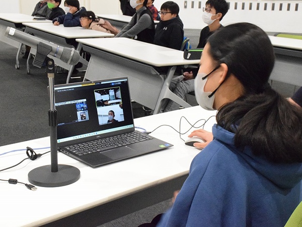 Controlling the electron microscope located at Hitachi High-Tech’s head office in Tokyo